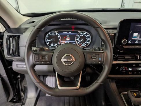 Used 2025 Nissan Pathfinder SV AWD/4WD image 17