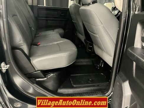 Used 2017 RAM 1500 4x4 Crew Cab image 32