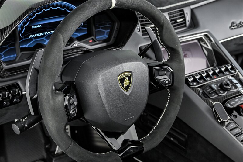 Used 2020 Lamborghini Aventador SVJ AWD/4WD image 45