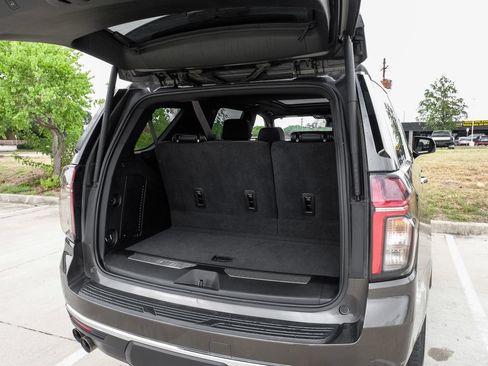 Used 2021 Chevrolet Tahoe Premier w/ Premium Package RWD image 57