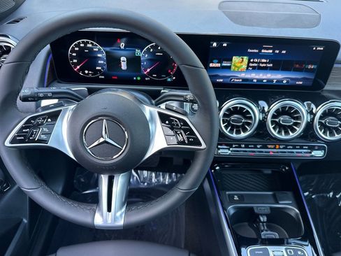Used 2026 Mercedes-Benz GLB 250 image 25