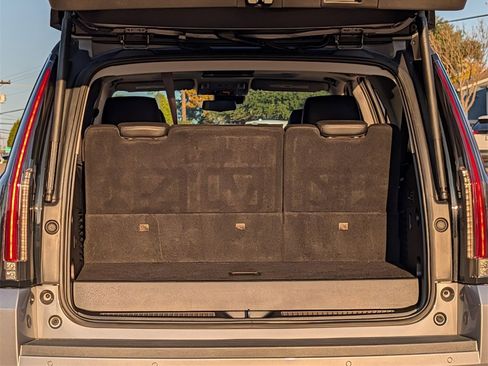 Used 2020 Cadillac Escalade Premium Luxury image 39