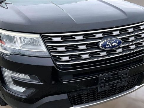 Used 2017 Ford Explorer XLT w/ Equipment Group 202A FWD image 31