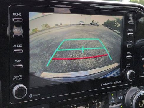 Used 2021 Toyota Highlander XLE FWD image 20