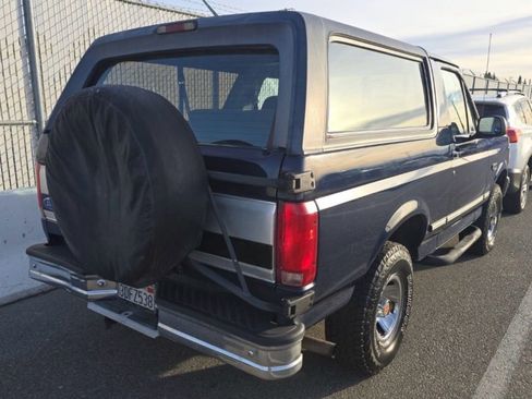 Used 1993 Ford Bronco XLT image 2
