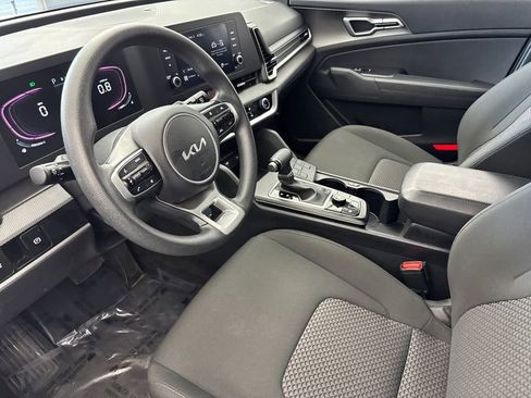 Used 2024 Kia Sportage LX image 9
