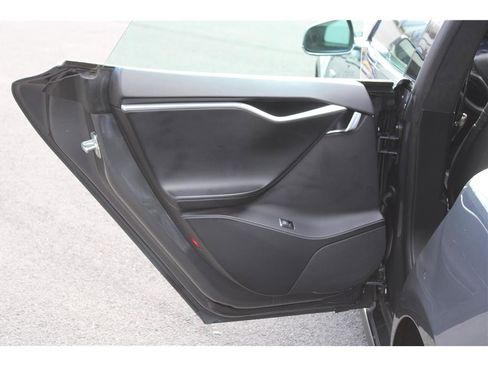 Used 2015 Tesla Model S 85D image 11