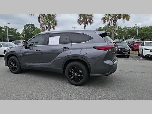 Used 2023 Toyota Highlander XLE FWD image 22