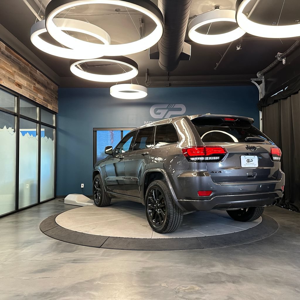 Used 2021 Jeep Grand Cherokee Laredo X AWD/4WD image 5