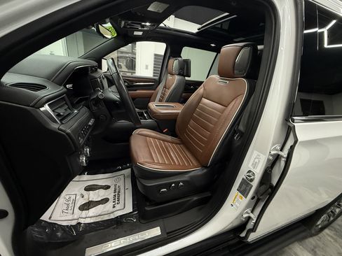Used 2023 GMC Yukon Denali Ultimate image 12