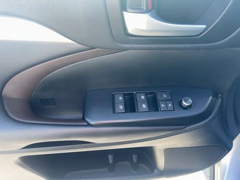 Used 2018 Toyota Highlander XLE image 20