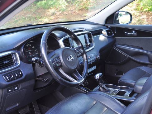 Used 2017 Kia Sorento SX image 7