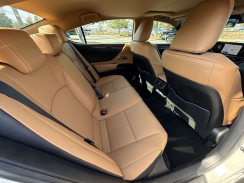 Used 2025 Lexus ES 350 w/ Premium Package FWD image 17
