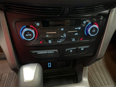 Used 2017 Ford Escape SE w/ Equipment Group 201A AWD/4WD image 12