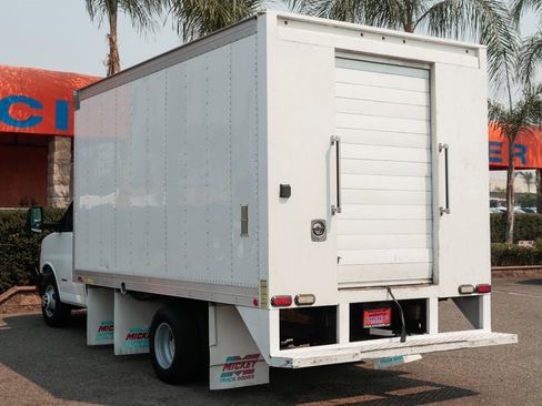 Used 2015 Chevrolet Express 4500 image 6