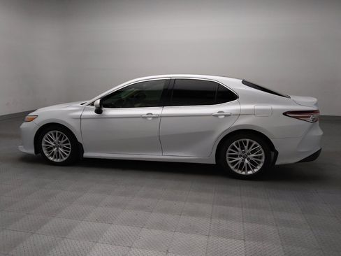 Used 2018 Toyota Camry XLE image 3