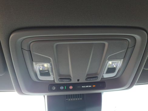 Used 2025 GMC Sierra 1500 SLT RWD image 18