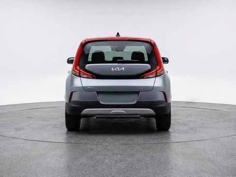 Used 2025 Kia Soul LX w/ LX Technology Package FWD image 7