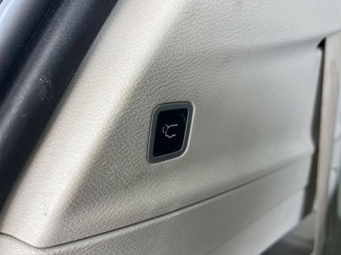 Used 2024 Chrysler Pacifica Touring-L FWD image 19