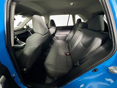 Used 2019 Toyota RAV4 LE FWD image 28