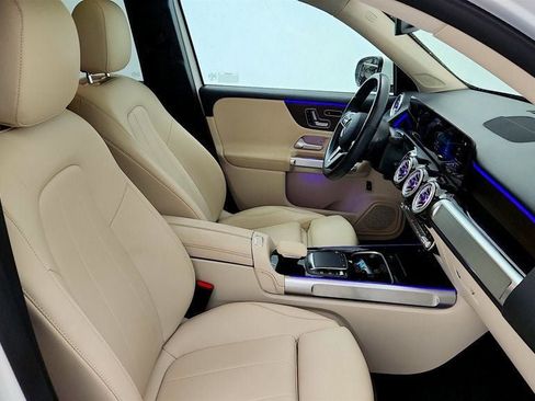 Used 2023 Mercedes-Benz GLB 250 4MATIC w/ Premium Package image 22