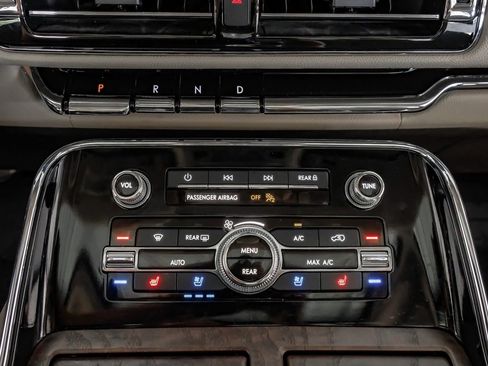 Used 2022 Lincoln Navigator L Reserve AWD/4WD image 25