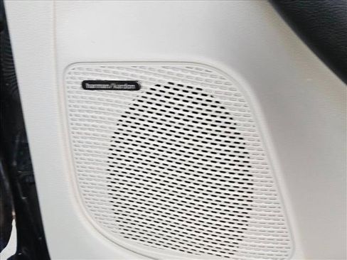 Used 2017 Chrysler Pacifica Limited image 26