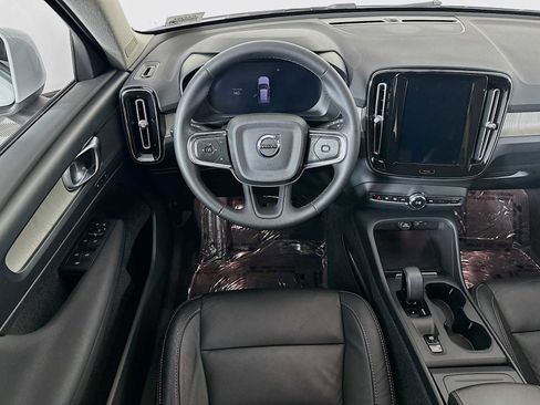 Used 2023 Volvo XC40 B4 Core w/ Convenience Package image 20