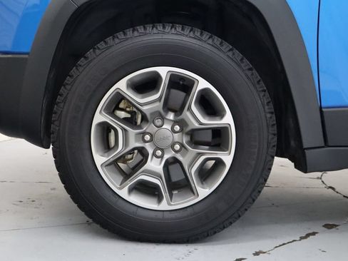 Used 2022 Jeep Cherokee Trailhawk AWD/4WD image 9