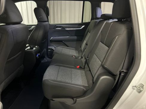 Used 2025 GMC Acadia Elevation image 23