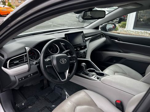 Used 2023 Toyota Camry XLE FWD image 9