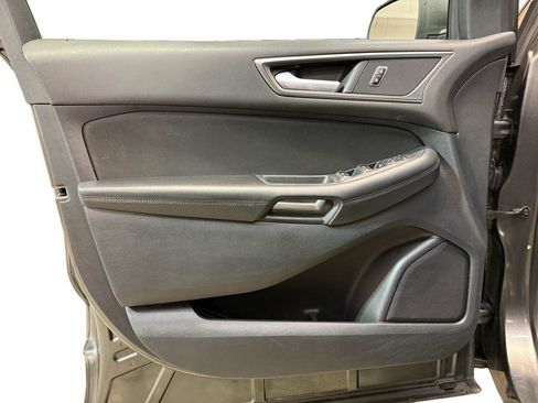 Used 2019 Ford Edge SE image 13