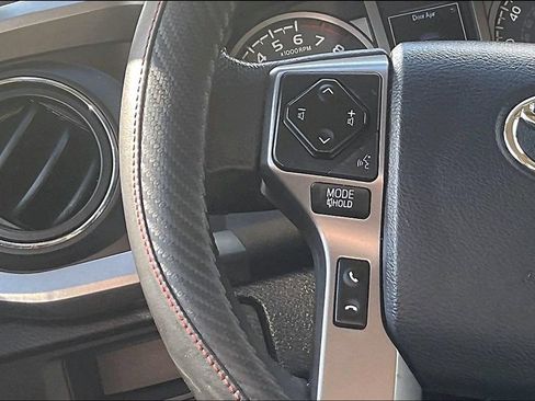 Used 2018 Toyota Tacoma SR5 RWD image 17