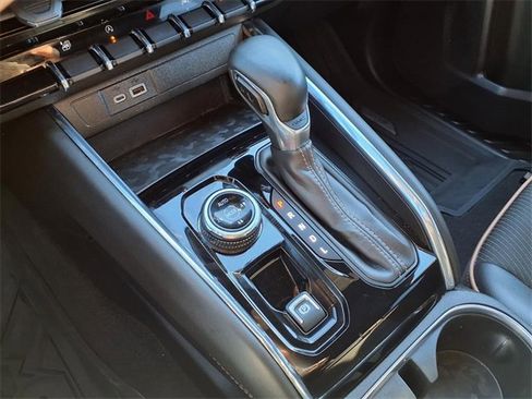 Used 2024 GMC Canyon AT4 w/ Technology Package image 9