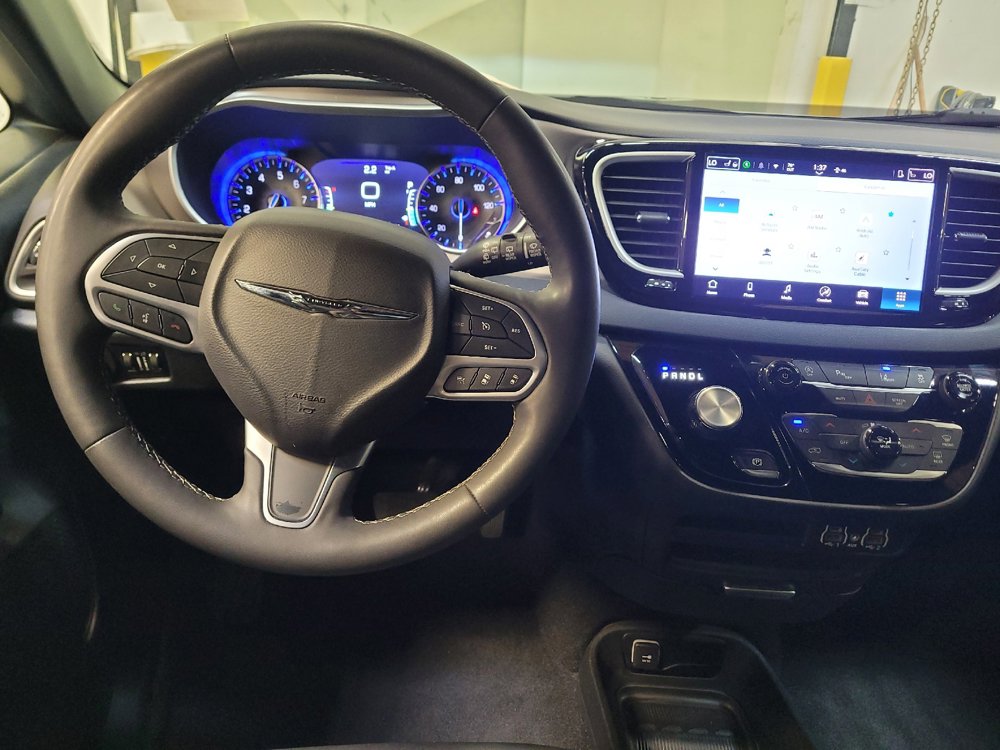 Used 2025 Chrysler Pacifica Select FWD image 22