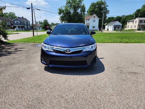 Used 2014 Toyota Camry LE FWD image 3