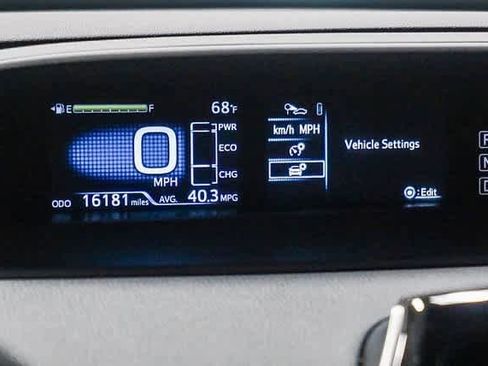 Certified 2021 Toyota Prius LE w/ Carpet Mat Package (TMS) image 25