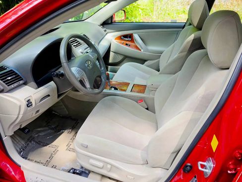 Used 2011 Toyota Camry XLE FWD image 9