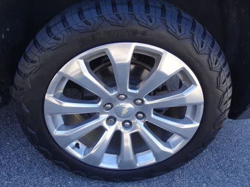 Used 2022 Chevrolet Suburban Premier w/ Texas Edition image 24