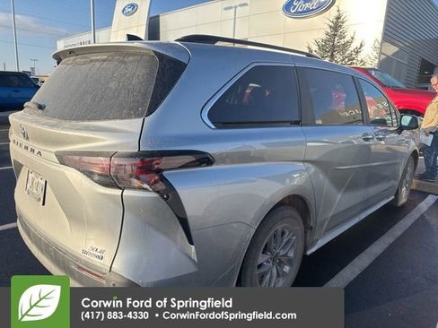 Used 2024 Toyota Sienna XLE w/ XLE Plus Package image 4