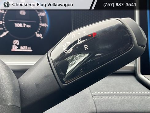 New 2025 Volkswagen Tiguan SE image 37