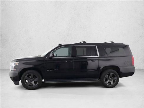 Used 2017 Chevrolet Suburban LT RWD image 4