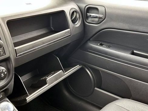 Used 2015 Jeep Patriot High Altitude AWD/4WD image 14