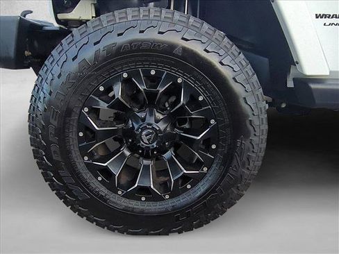 Used 2018 Jeep Wrangler Unlimited Sahara image 24