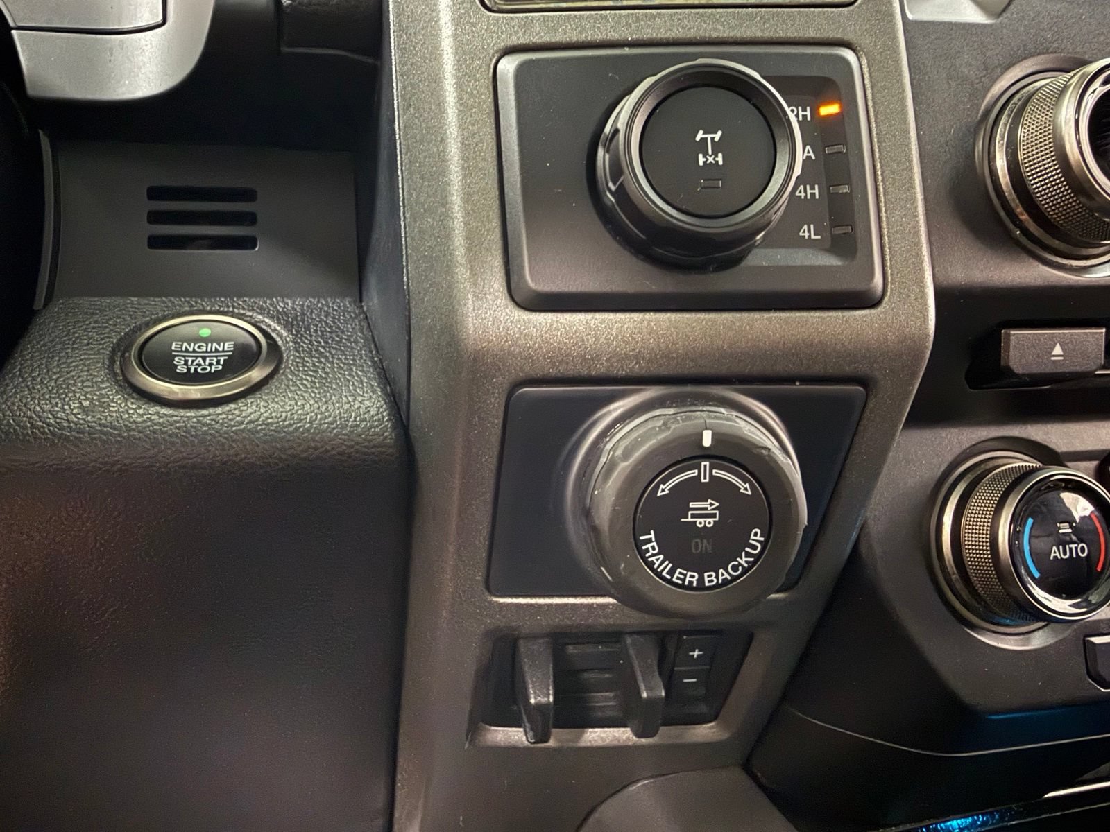 Used 2018 Ford F150 Raptor w/ Equipment Group 802A Luxury AWD/4WD image 23