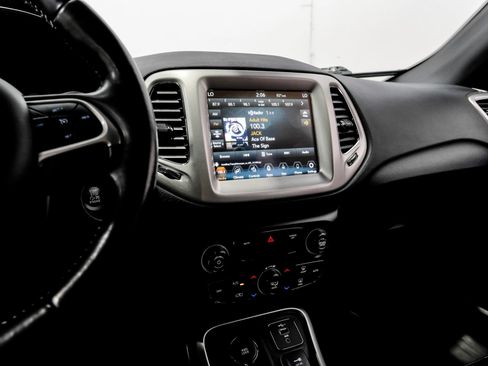 Used 2021 Jeep Compass Latitude AWD/4WD image 34