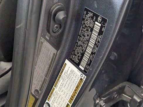 Used 2020 Toyota C-HR XLE image 19