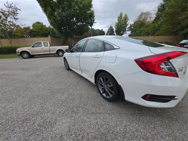Used 2021 Honda Civic EX-L image 10