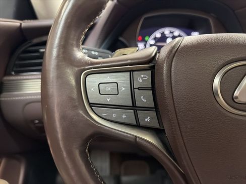 Used 2020 Lexus LS 500 w/ Accessory Package (Z2) image 17