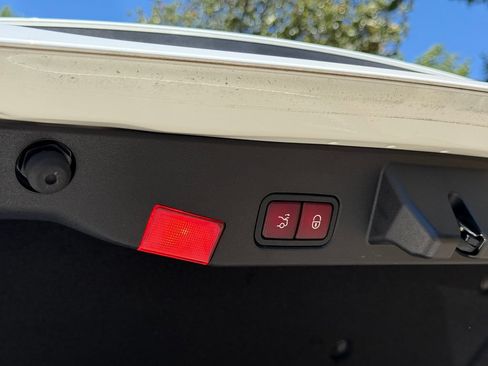 Used 2013 Mercedes-Benz SL 550 image 18